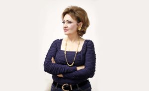 ردا على الإعلامية صفاء لويس.. بنك ستاندرد تشارترد: الدولار سيكون أقل قوة وهناك تحركات للابتعاد عنه