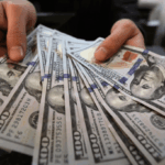 سعر الدولار أمام الجنيه منتصف تعاملات اليوم الاثنين في البنوك.. آخر تحديث
