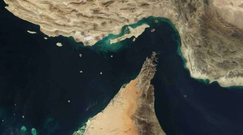 عاجل.. إيران تعيد إغلاق مضيق هرمز أمام جميع السفن