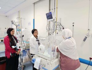 في زيارة غير مرتبة.. نائب وزير الصحة تتفقد مستشفى ديروط المركزي فجرًا