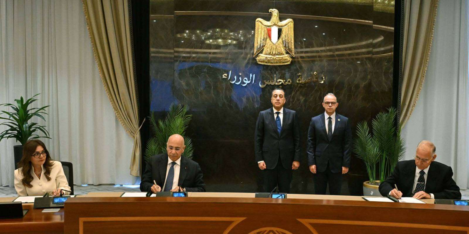 لنقل حصة من محطات وقود “وطنية”.. توقيع اتفاق شراكة بين جهاز مشروعات الخدمة الوطنية وشركة “طاقة عربية”