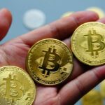 محلل مالي: ضبابية الفائدة والتشريعات تضغط على البيتكوين وتدفع المستثمرين إلى الحذر