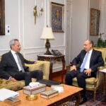 وزير الخارجية يستقبل وزير شئون المجالس النيابية