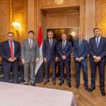وزير السياحة والآثار يلتقي بمسؤولي شركات الطيران وكبار منظمي الرحلات الإيطالية