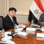وزير الصناعة يبحث مع سامسونج خطط التوسع وتعزيز التصنيع المحلي بمصر