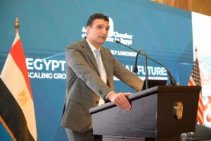 وزير الصناعة يستعرض مستجدات استراتيجية النهوض بالصناعة المصرية 2030
