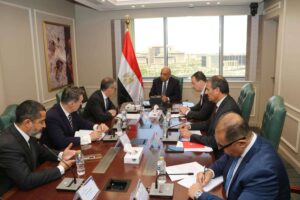 وزير الكهرباء يبحث مع وفد البنك الأوروبي لإعادة الإعمار والتنمية سبل تعزيز التعاون المشترك