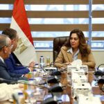 وزيرة التنمية المحلية تبحث مع نقيب المهندسين عددا من مجالات وملفات التعاون المشترك