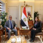 وزيرة التنمية المحلية تتابع مع محافظ الجيزة مشروعات التنمية والخطة الاستثمارية ومنظومة المخلفات