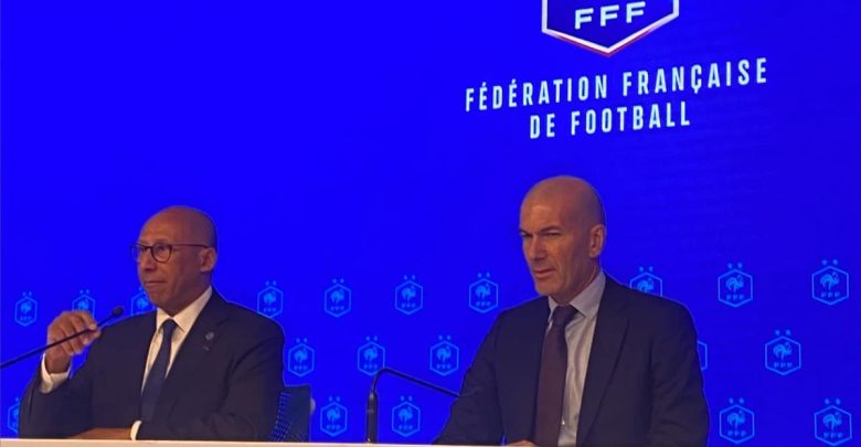 "أسطورتنا".. رئيس الاتحاد الفرنسي يعلن مدة عقد زيدان