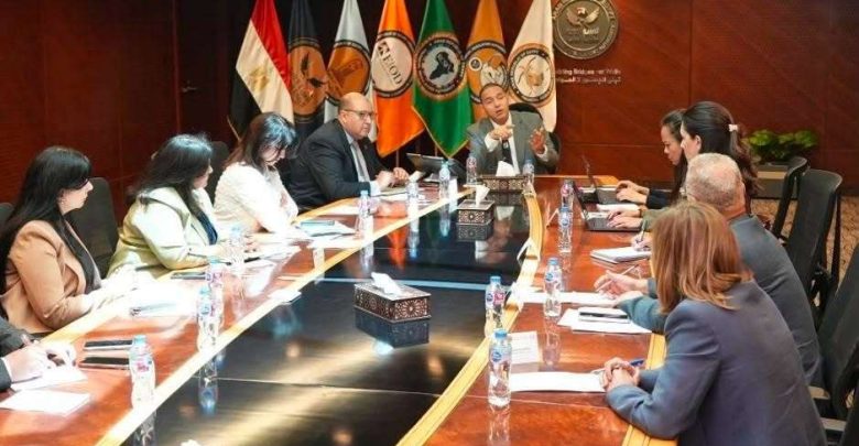 إسلام عزام يناقش مع البنك الدولي مستجدات سوق المال وتعزيز آليات التداول في مصر