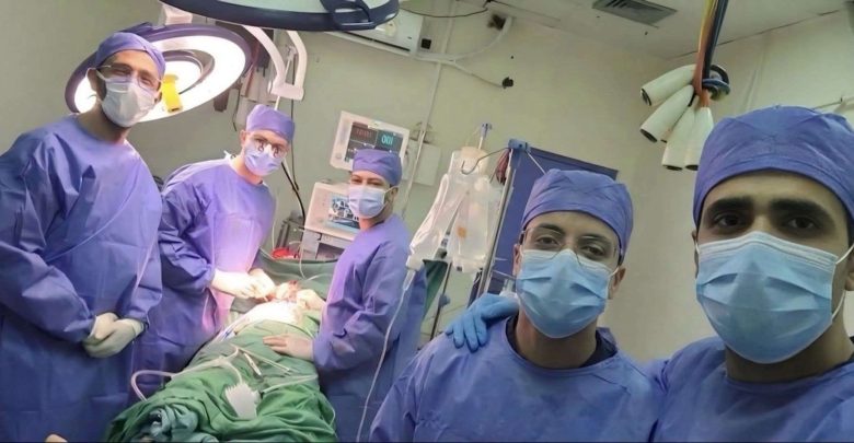 إعجاز.. إنقاذ حياة مريض تعرض لطعنة نافذة بالقلب