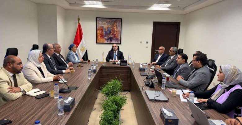 الإسكان تدرس منح حوافز وأولوية للمعلنين المُستخدمين للطاقة المتجددة على الطرق العامة