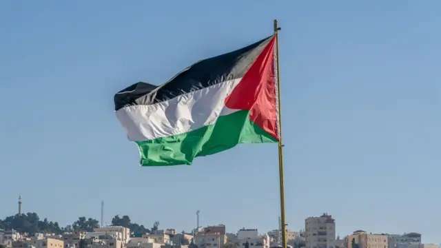 الرئاسة الفلسطينية تطالب واشنطن بالتدخل لوقف اعتداءات الاحتلال والمستوطنين
