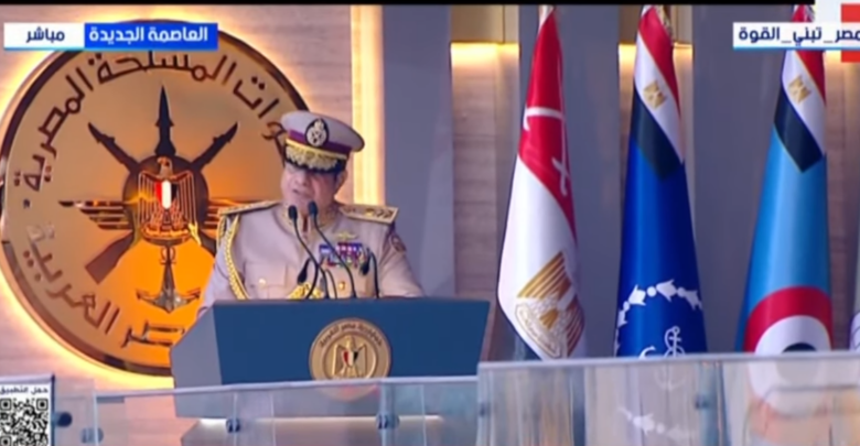 السيسي يدعو المسؤولين إلى فتح قنوات اتصال مباشرة مع المواطنين