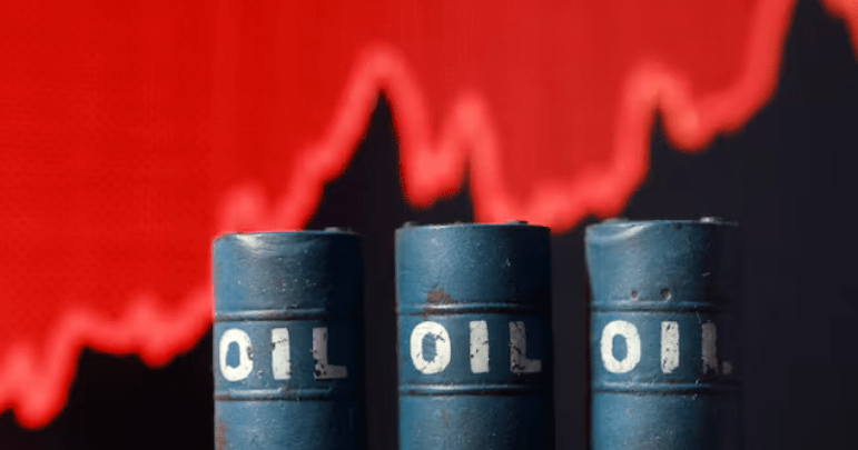 النفط يشتعل عالميًا.. تصاعد التوترات يرفع خام برنت 8.4%