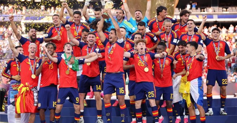 برشلونة يخطط للتعاقد مع مدافع منتخب إسبانيا