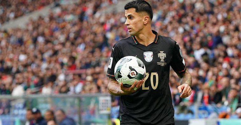 بسبب برشلونة.. كانسيلو يدخل في حرب مع الهلال السعودي