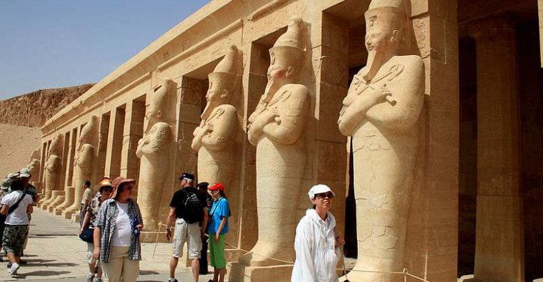 بعد تصريحات مدبولي.. برلمانيون: زيادة الطاقة الفندقية خطوة حاسمة لمضاعفة أعداد السائحين وتدفقات النقد الأجنبي