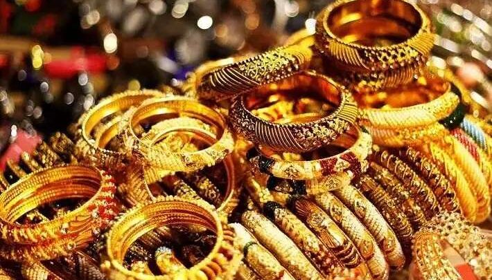 تراجع أسعار الذهب وسط صعود النفط ومخاوف إغلاق مضيق هرمز.. تفاصيل