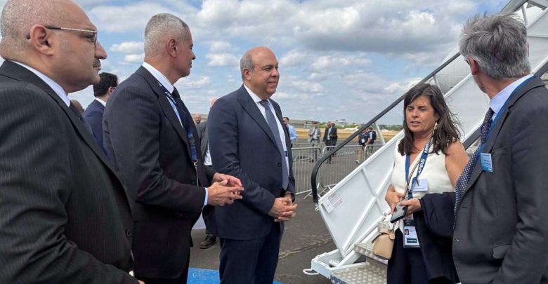 تسريع تسليم طائرات A350.. وزير الطيران يناقش مع "إيرباص" خطة دعم أسطول مصر للطيران