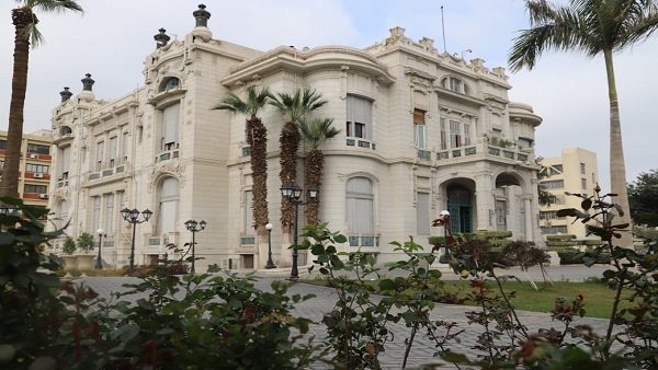 تنسيق الجامعات 2026 | برامج صيدلة جامعة عين شمس تفتح آفاقًا جديدة للماجستير والدكتوراه
