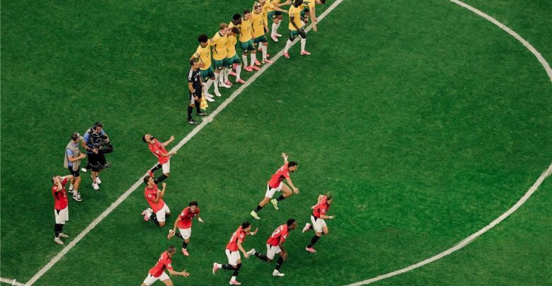 جارديان تتغنى بلاعب منتخب مصر: قدم عامًا استثنائيًا.. واحتفال غير مبالغ فيه للفراعنة