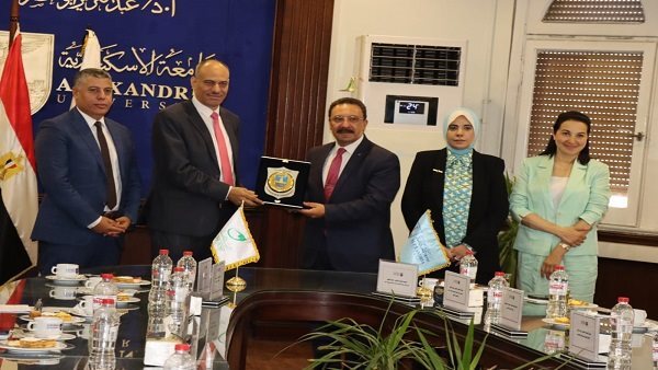 جامعة الإسكندرية تطلق أول فرع للبريد المصري داخل الحرم الجامعي بخدمات رقمية متكاملة