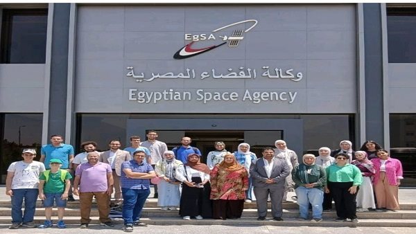 جامعة القاهرة تفتح أبواب الفضاء أمام طلابها بزيارة علمية لوكالة الفضاء المصرية