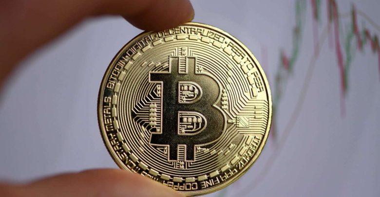 سعر البيتكوين اليوم.. تراجع العملات المشفرة أمام الذهب وسط التوترات العالمية