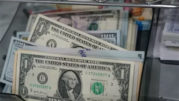 سعر الدولار مقابل الجنيه اليوم الأحد.. تراجع العملة الأمريكية بالبنوك