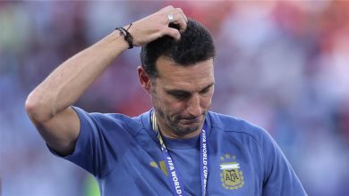 سكالوني يستنكر سؤالًا بعد العودة عقب خسارة نهائي كأس العالم