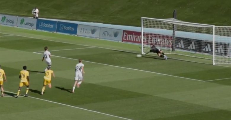 فيديو | بداية غريبة لمشروع مورينيو.. ضربة جزاء في الدقيقة الأولى من مباراة ريال مدريد الودية