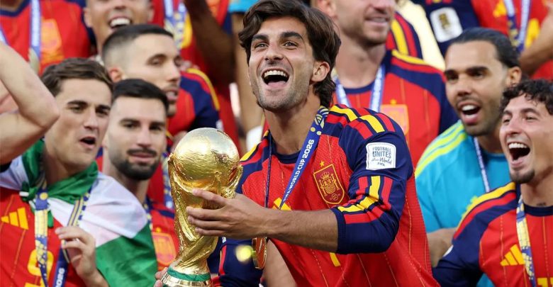 قرار هام من برشلونة بشأن فيران توريس بعد التتويج بـ كأس العالم