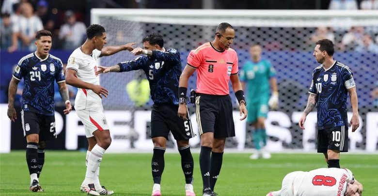 كلمات بيلينجهام لحكم مباراة الأرجنتين وإنجلترا بعد الخسارة الدرامية