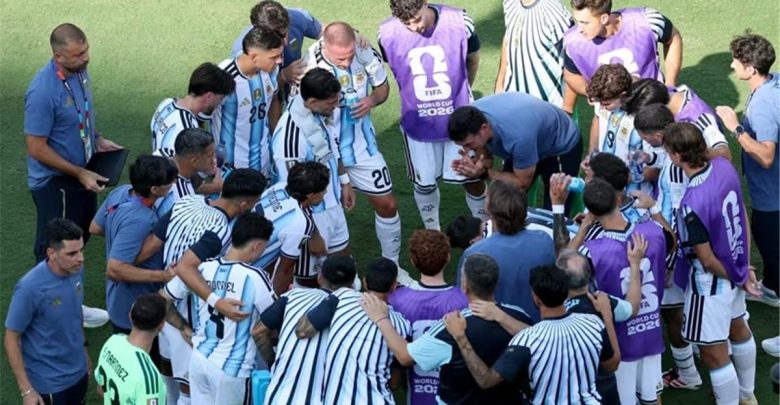 لاعب الأرجنتين يغادر بالبطاقة الحمراء أمام إسبانيا في نهائي كأس العالم