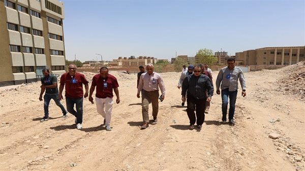 محور جديد يربط الجامعة الأهلية بالحرم الرئيسي في جامعة قنا.. رئيس الجامعة يوضح