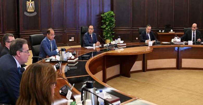 مدبولي يتابع خطط حوكمة تعيينات الجهاز الإداري ويرسخ معايير الجدارة والشفافية