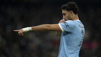مشجع لتوتنهام يحث فريقه على التعاقد مع عمر مرموش بدلاً من لاعب مانشستر سيتي