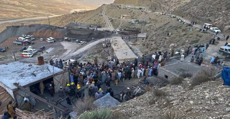 مصرع 34 عاملًا في انفجار منجم فحم بجنوب باكستان