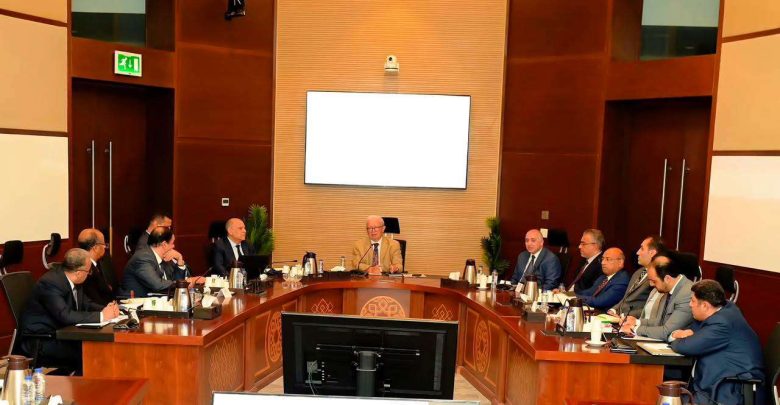 نائب رئيس الوزراء يتابع أداء "القابضة للصناعات المعدنية" وخطط التطوير والتوسع