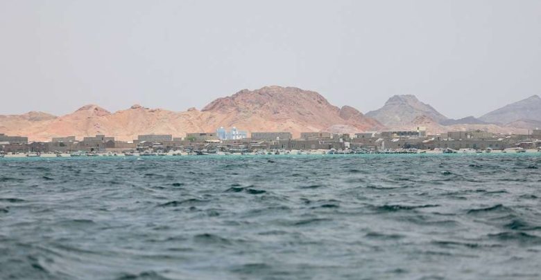 ناقلتان صينيتان تحملان 4 ملايين برميل نفط سعودي تفلتان من حصار الحوثيين بالبحر الأحمر