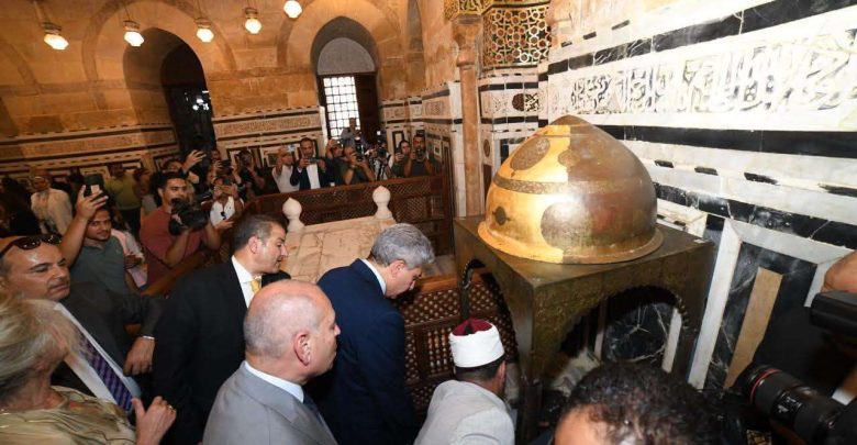 وزير السياحة ومحافظ القاهرة والقائم بأعمال السفير الأمريكي يفتتحون القبة الضريحية للسلطان الأشرف قايتباي
