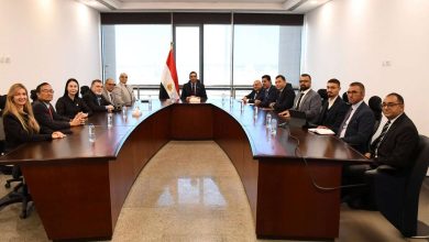 وزير الشباب والرياضة يبحث مع شركة صينية تطوير المنشآت الرياضية وفق المعايير العالمية