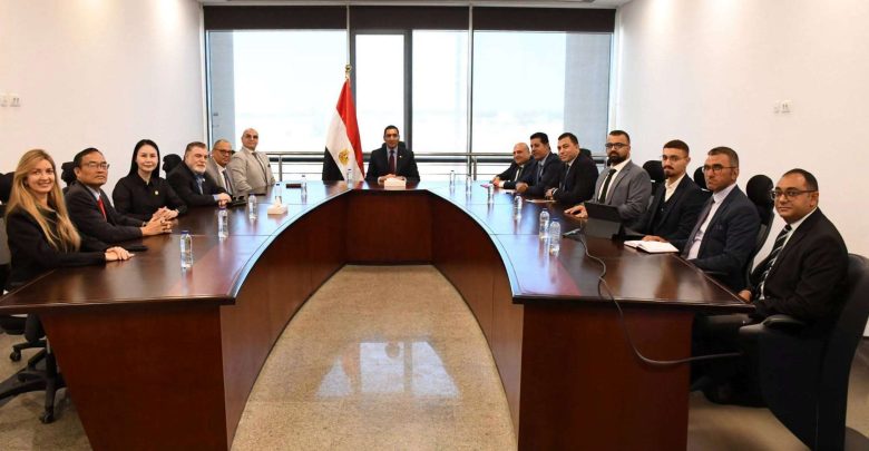 وزير الشباب والرياضة يبحث مع شركة صينية تطوير المنشآت الرياضية وفق المعايير العالمية