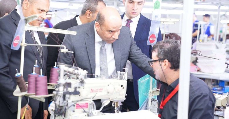 وزير العمل ومحافظ الشرقية يتفقدان شركة "هاندا إيجيبت" الصينية