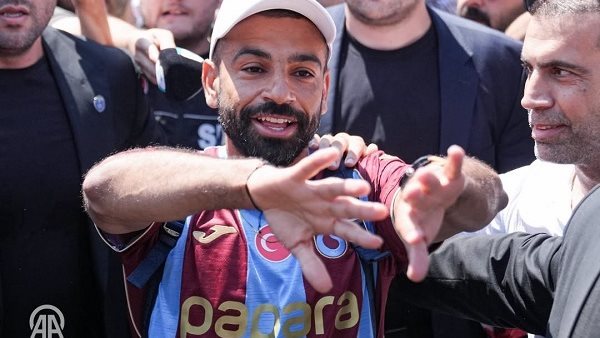 أول تعليق من الكاف على انتقال محمد صلاح إلى الدوري التركي.. "ملك في كل مكان"