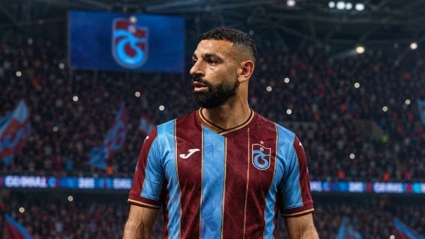 استقبال جماهيري وإعلامي حافل لمحمد صلاح لدى وصوله إلى إسطنبول