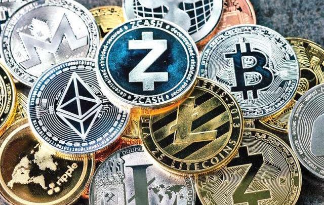 استقرار الدولار والعملات الرئيسية وتراجع محدود للعملات المشفرة
