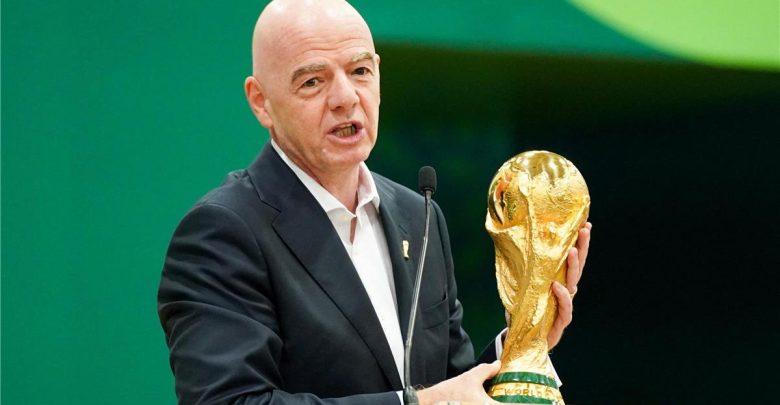 التليجراف: يويفا يضع إنفانتينو أمام خيارين صعبين